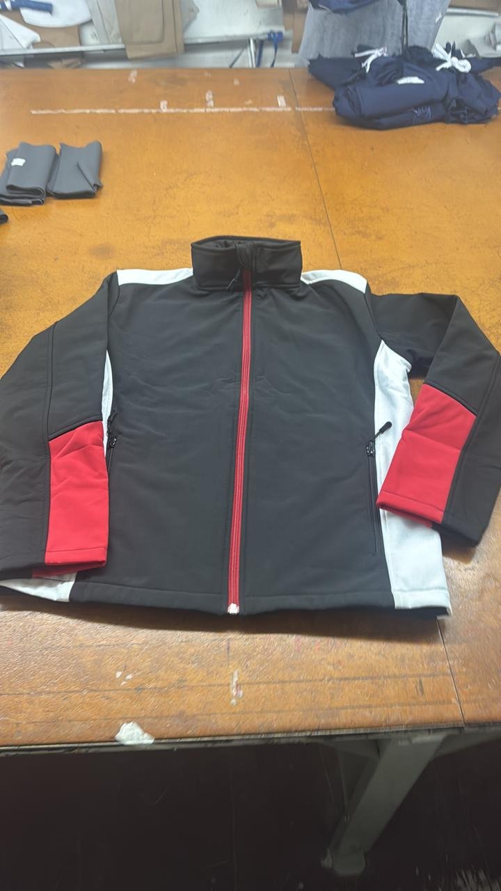 Campera corporativa confeccionada para marca
